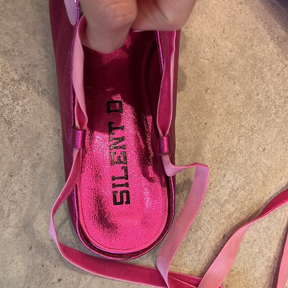 Free People Silent D Charly Lace Up Flats size 38 Fuchsia Metallic Leather New - Picture 3 of 9